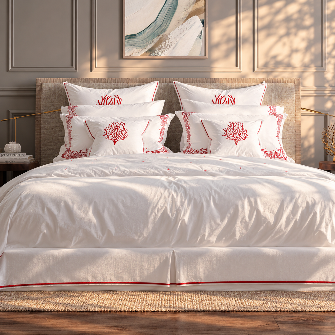 Set de Cama Costa Vivenda con Juego de Sábanas de algodón percal, Funda Duvet y Coverlet de lino y cojines decorativos bordados.
