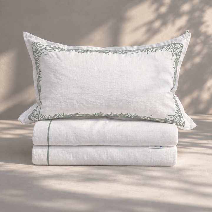 Juego de Funda Duvet Costa Vivenda de lino misto con fundas de almohada tipo sham a juego.