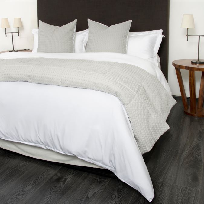 Coverlet Nido de Abeja con Decorativos Euro