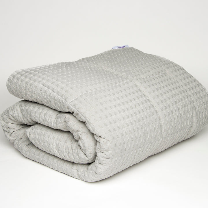 Coverlet Nido de Abeja con Decorativos Euro