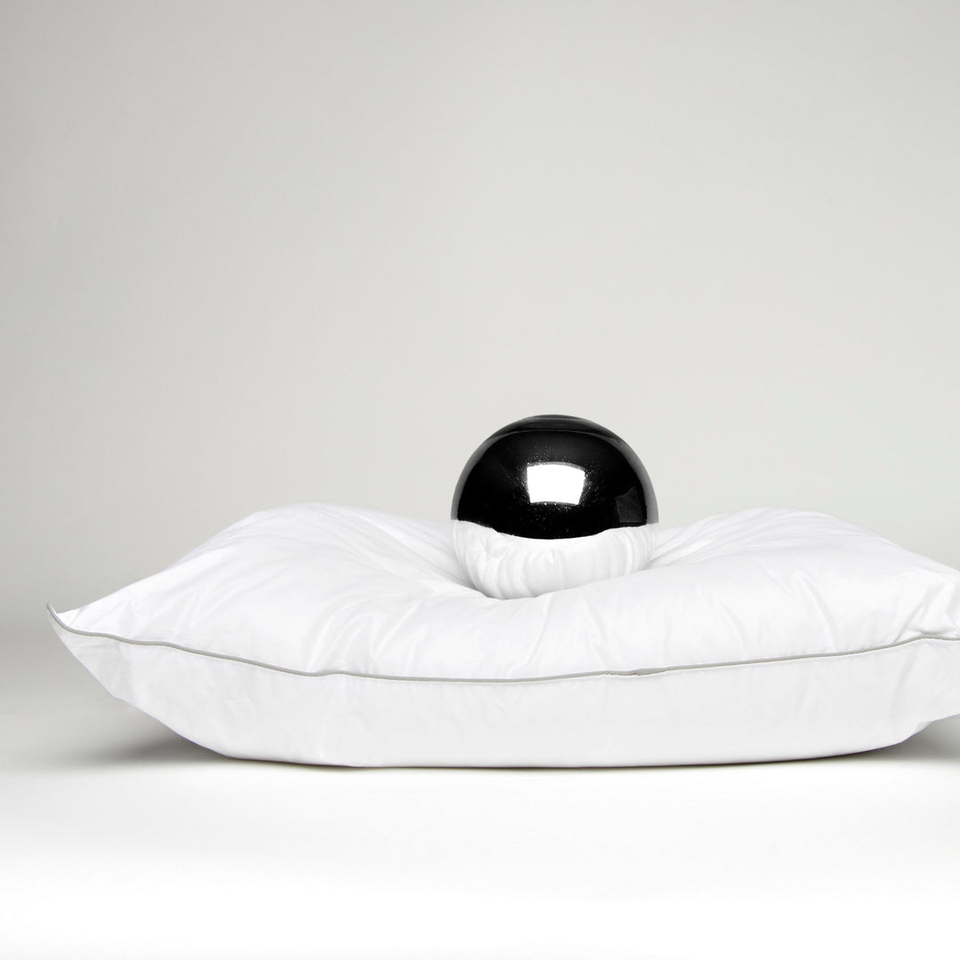 Almohada Balance Vivenda con cubierta de algodón downproof, soporte medio y mayor cuerpo.