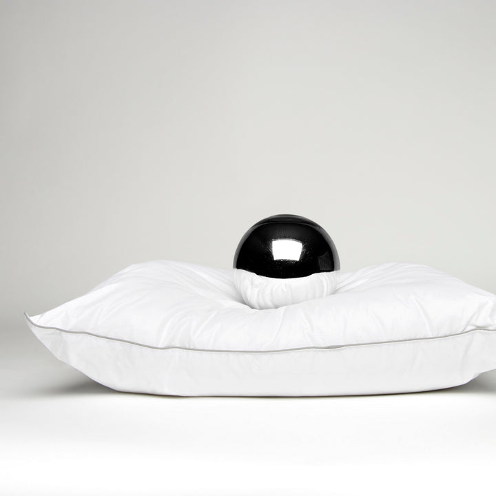 Almohada Balance Vivenda con cubierta de algodón downproof, soporte medio y mayor cuerpo.