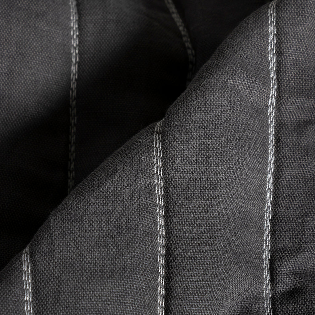 Detalle de costura del coverlet Monte Noche.