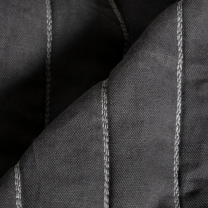 Detalle de costura del coverlet Monte Noche.